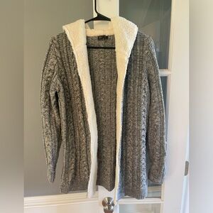 Woman’s sweater/hoody,